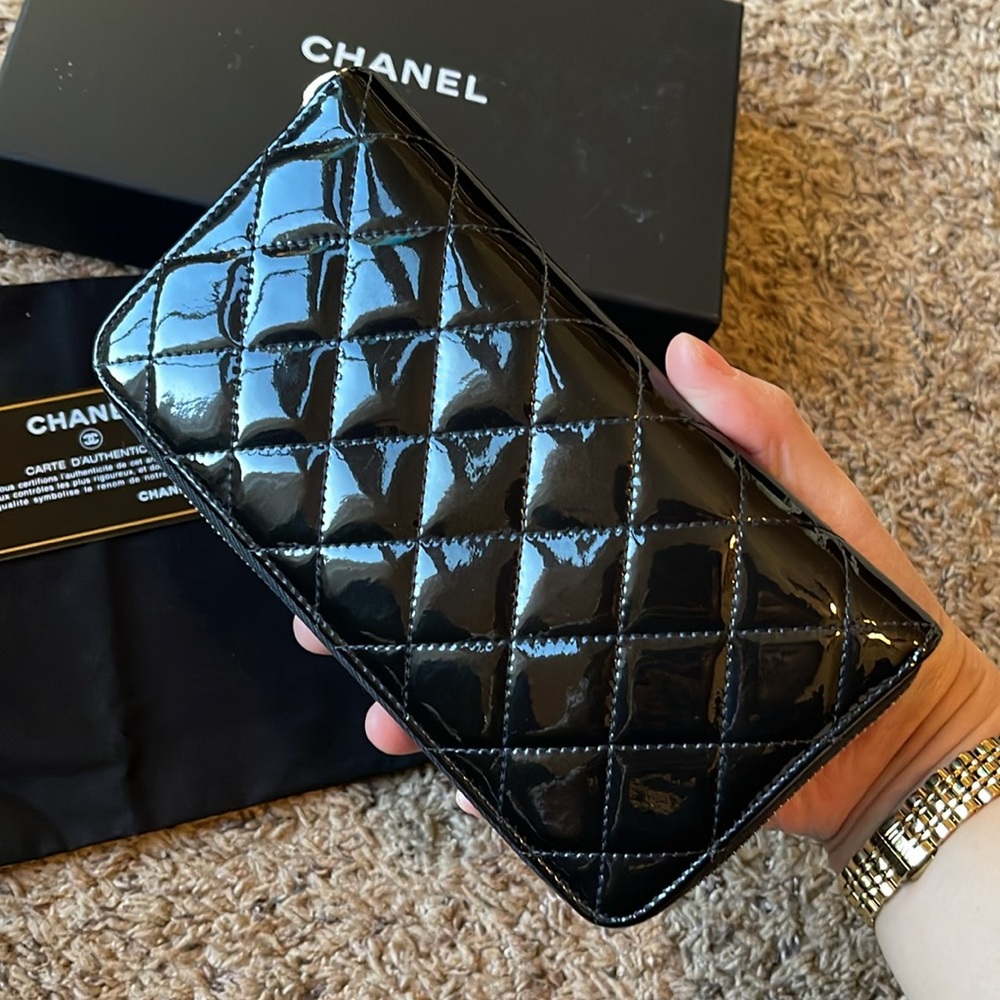 Chanel Quilted Black Patent Leather Zippy Wallet - Picture 4 of 16